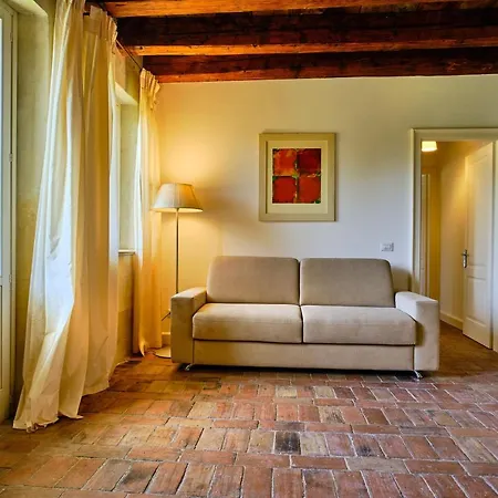 Relais Corte Guastalla 컨트리하우스 *