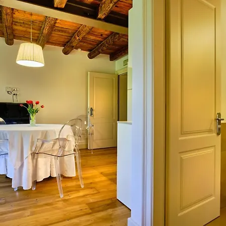 Relais Corte Guastalla 컨트리하우스 *