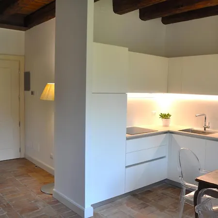Relais Corte Guastalla 컨트리하우스 *